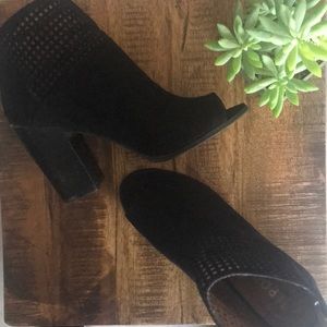 🔺FINAL SALE!🔺 Report Black Peep Toe Booties - SZ 8